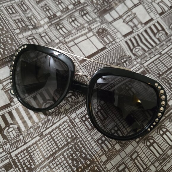 henri bendel Accessories - Henri Bendel Sunglasses *Rare*
